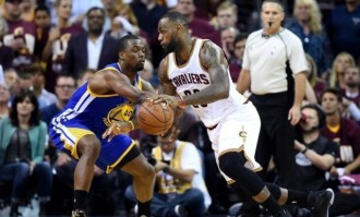 NBA湖人加时争议三分绝杀勇士终结五连胜登顶西部引热议