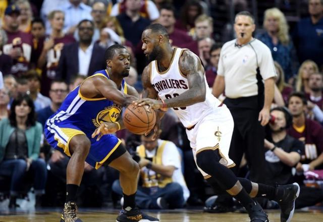 NBA湖人加时争议三分绝杀勇士终结五连胜登顶西部引热议
